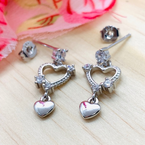 🌟 Sterling Silver 925 CZ Heart Earrings - Picture 2 of 4